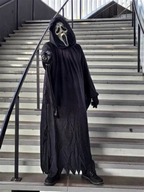 Scream Ghostface Costume .